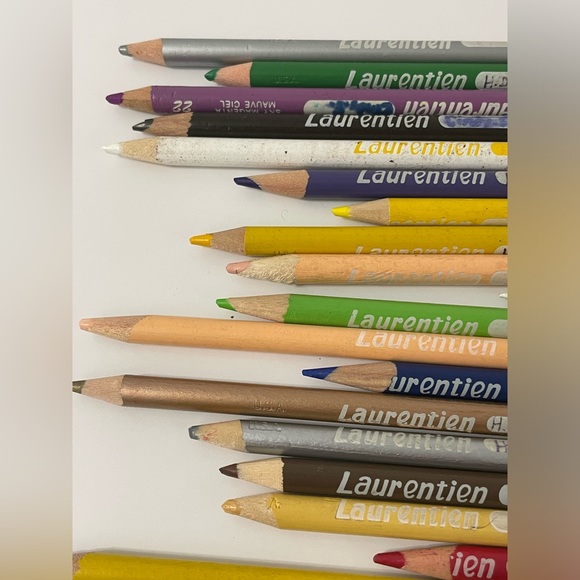 Lot of 24 Vintage Laurentien Coloured Pencils Crayons Art Pencils Canada - Picture 6 of 6